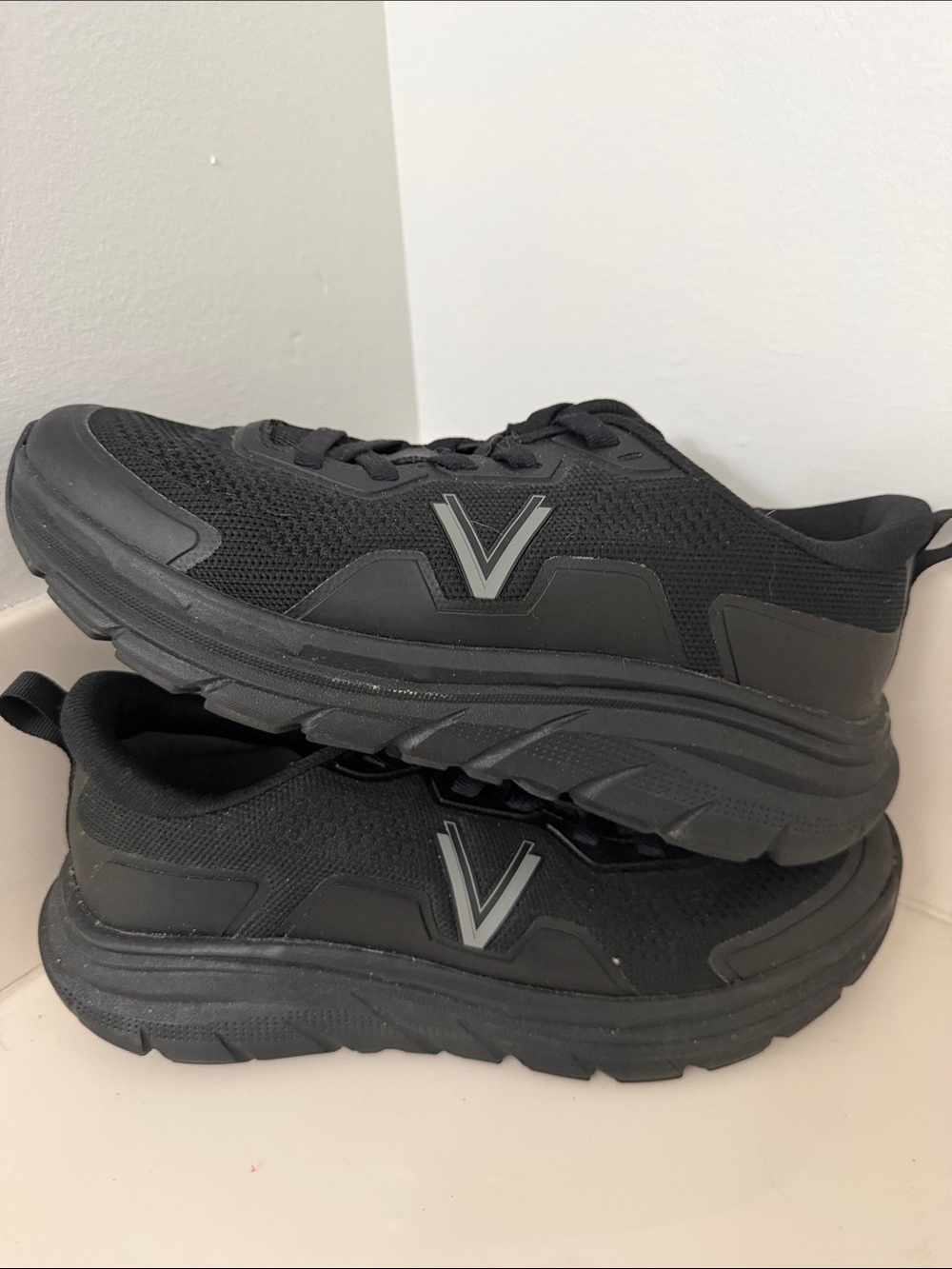 Vionic Women's Black Mesh Athletic Sneakers with Reflective V